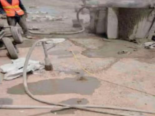 富蕴水泥混凝土路面板底注浆技术 路面脱空注浆整治方案