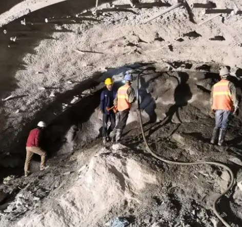 富蕴拱顶带模注浆料的施工流程及注意事项